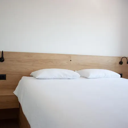 Daire Family With Breathtaking Sea & Island Views