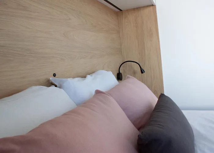 Family With Breathtaking Sea & Island Views דירה