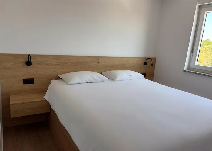 Family With Breathtaking Sea & Island Views דירה *