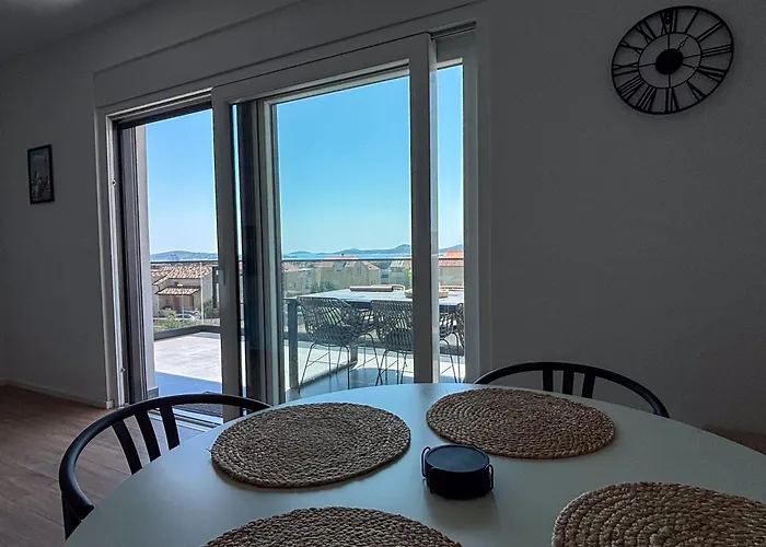 Family With Breathtaking Sea & Island Views דירה